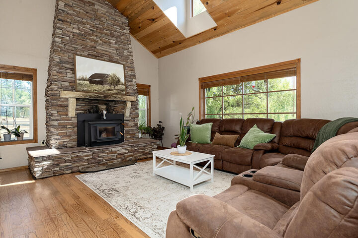 Property Photo: 838 Ragsdale Road OR 97541
