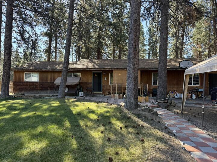 Property Photo: 19501 Baker Road OR 97702