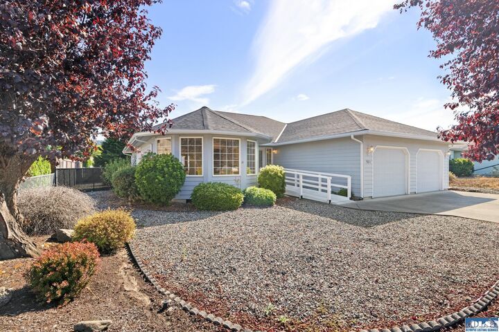 Property Photo: 921 E Willow WA 98382