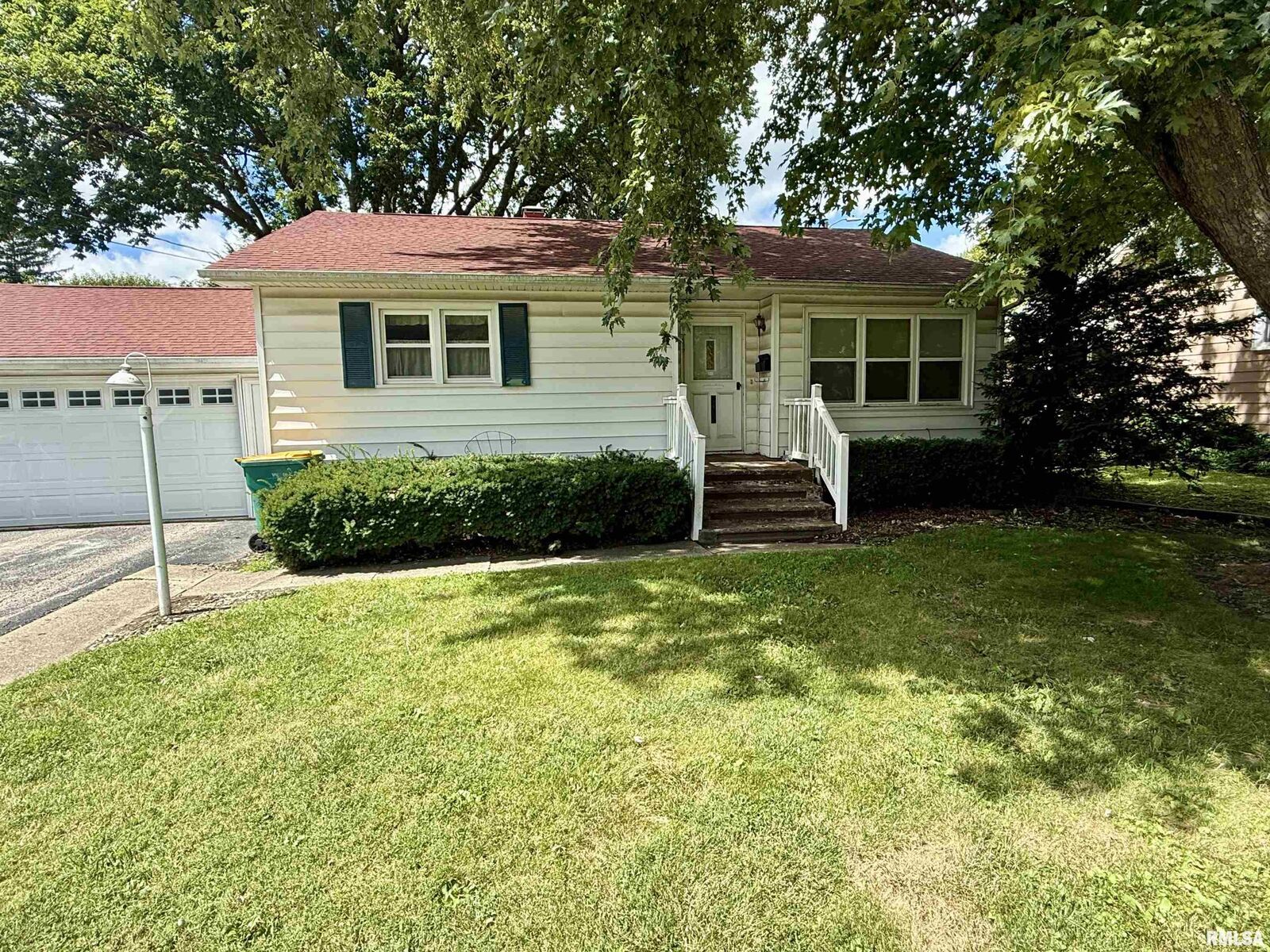 Property Photo: 1462 Willard Street IL 61401