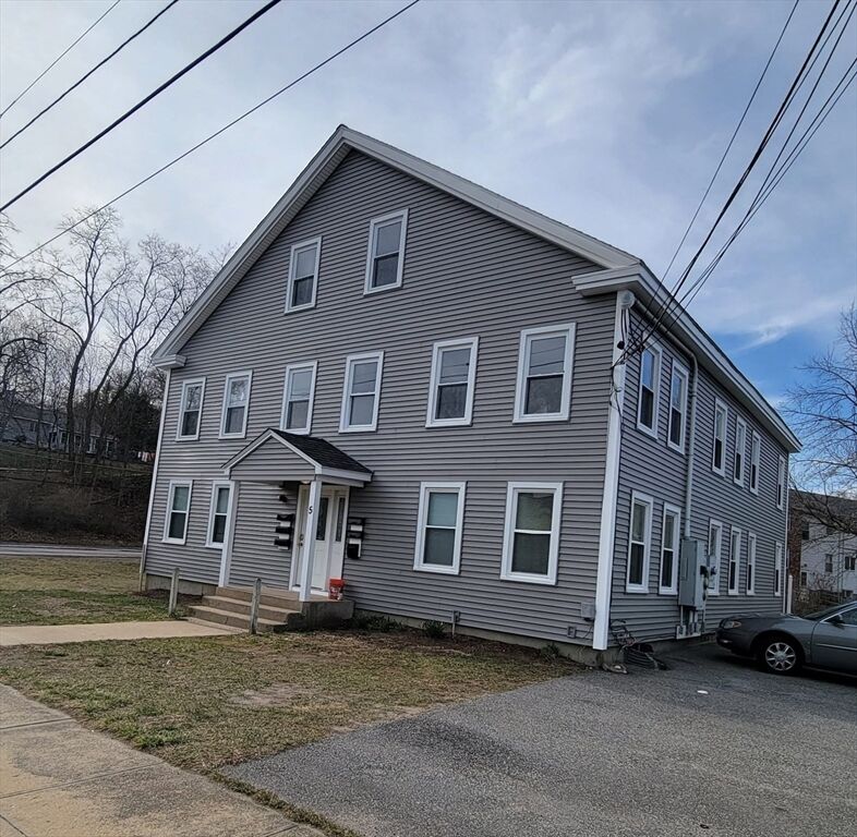 Property Photo: 5 Austin St 2L MA 01504