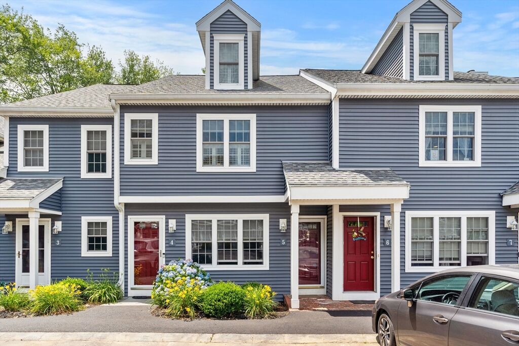 Property Photo: 5 Hobart Ln 5 MA 02370