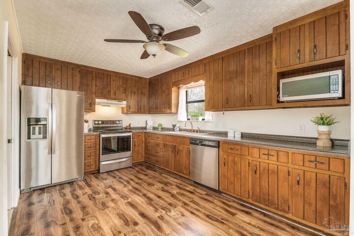 Property Photo: 7489 Sandstone St FL 32566