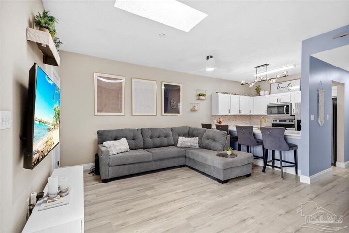 Property Photo: 1832 Whispering Oaks Ln FL 32547