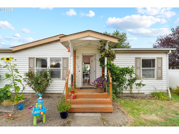 Property Photo: 614 S 10th St OR 97051