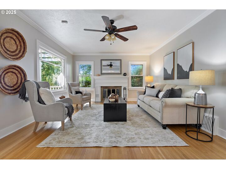 Property Photo: 2249 SW Taylors Ferry Rd OR 97219