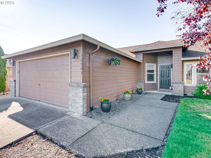 Property Photo: 16505 NE 67th St WA 98682