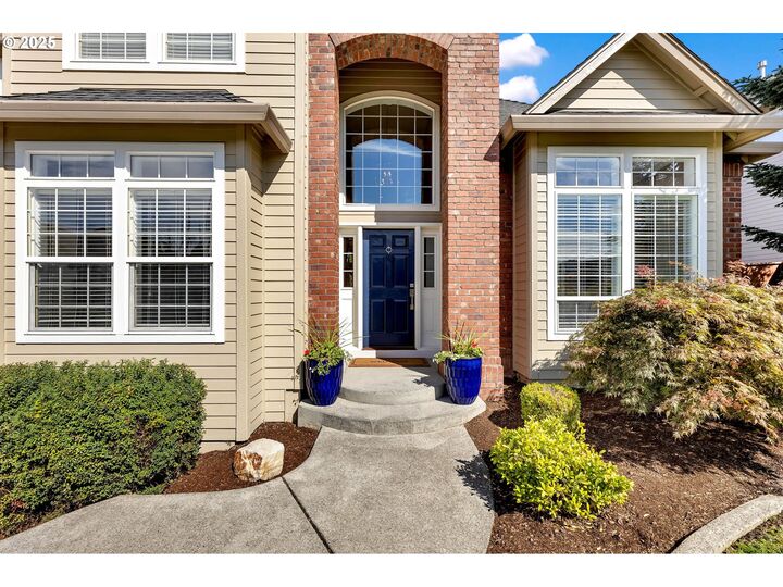 Property Photo: 13711 NW 49th Ave WA 98685