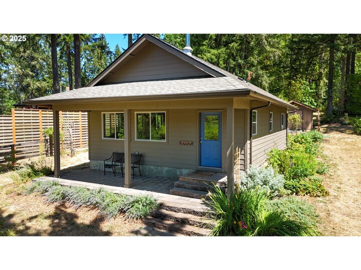Property Photo: 28286 Briggs Hill Rd OR 97405