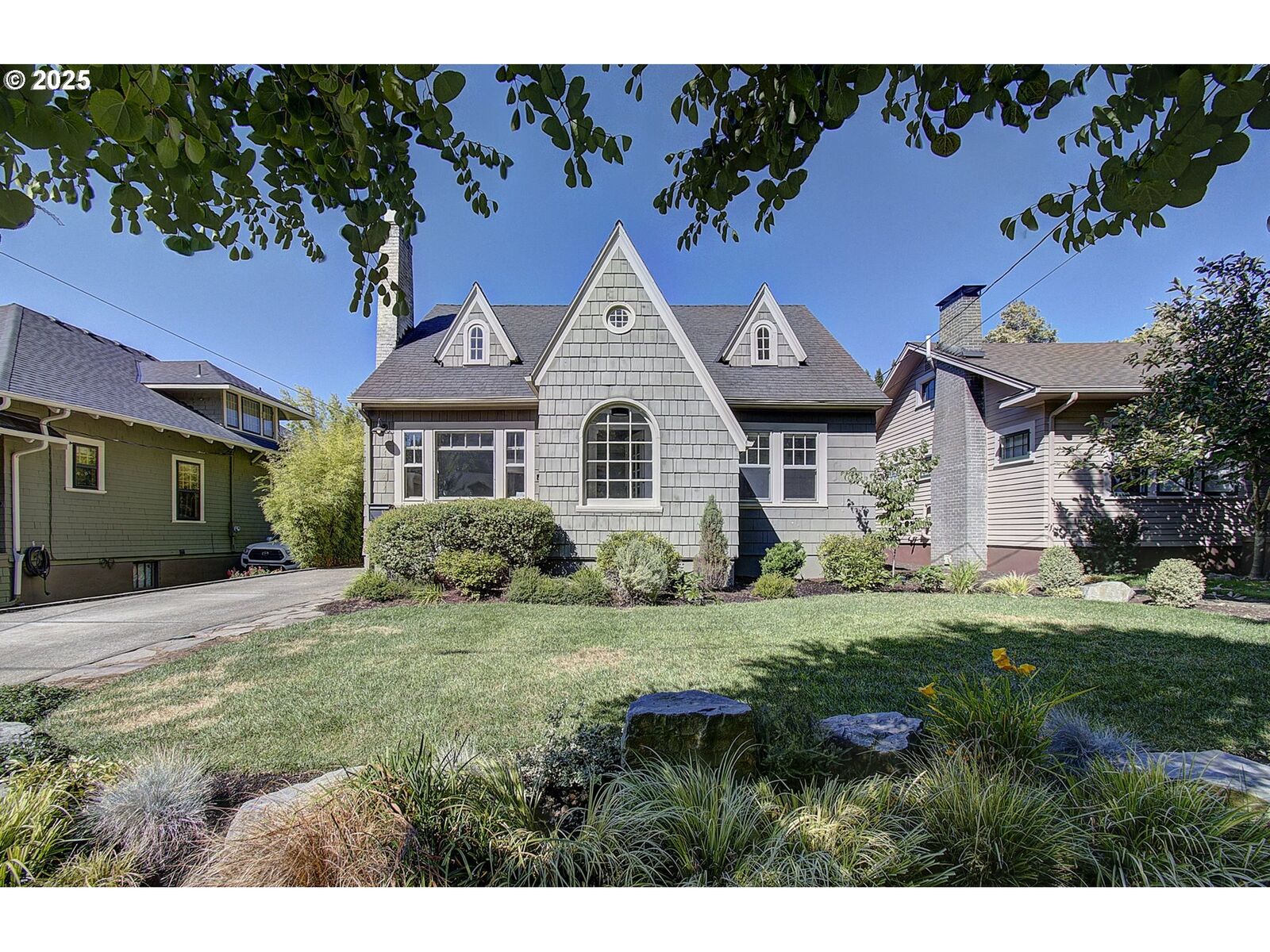 Property Photo: 2427 NE 10th Ave OR 97212