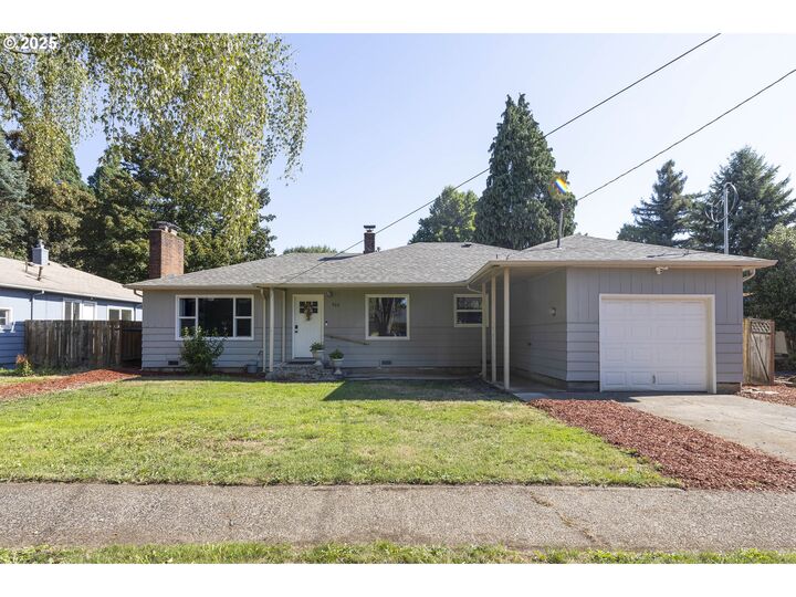 Property Photo: 825 High St OR 97071