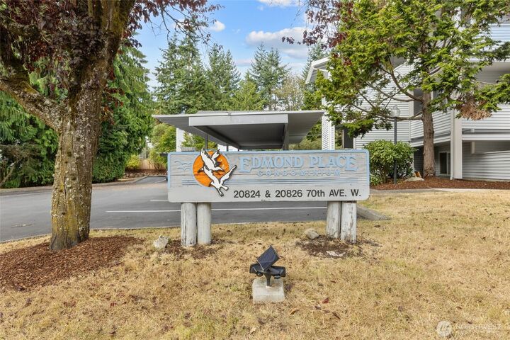 Property Photo: 20826 70th Avenue W 5 WA 98036
