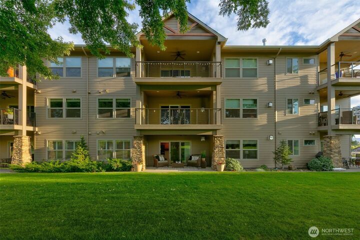 Property Photo: 8905 Occidental Road 102A WA 98903