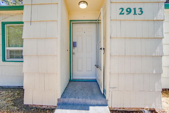 Property Photo: 2913 X Street WA 98661