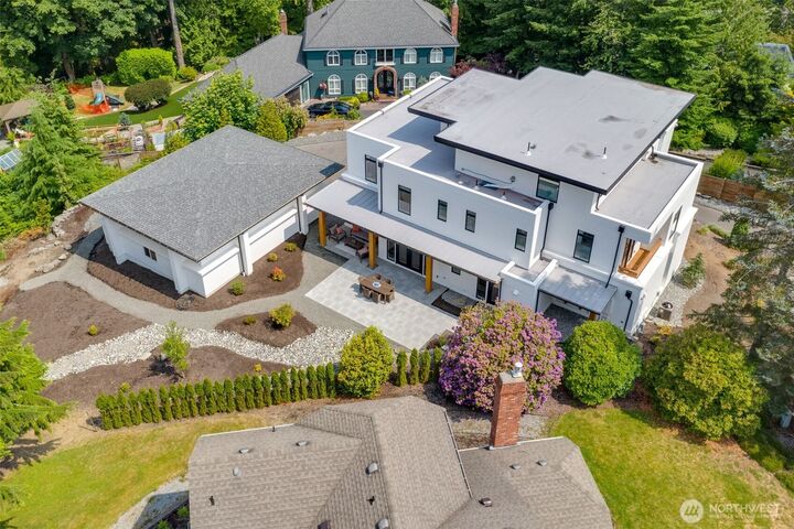 2115  Squak Mountain Loop SW  Issaquah WA 98027 photo