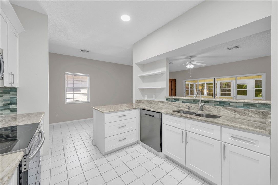Property Photo:  374 Hawthorne Lane  FL 32962 
