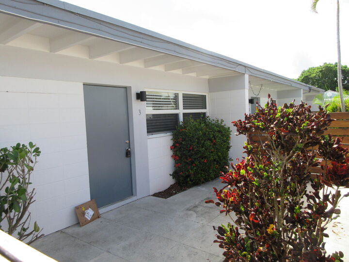 Property Photo: 1234 17th Avenue N 3 FL 33460