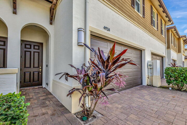 Property Photo:  4924 Pointe Midtown Way  FL 33418 