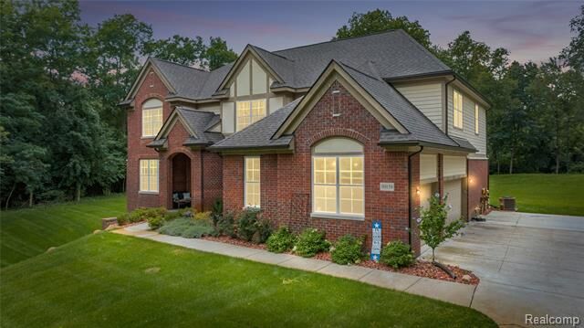 Property Photo:  30158 Rosemond Court  MI 48025 
