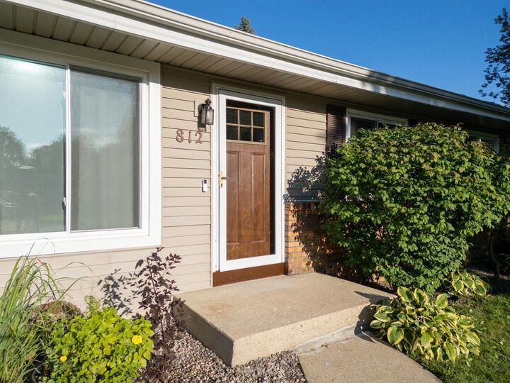 Property Photo:  812 Victoria Place  WI 53546 