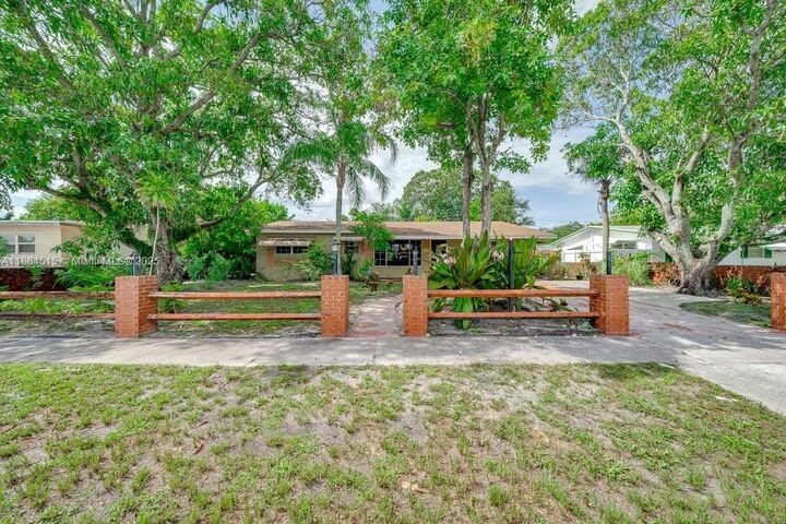 Property Photo:  7140 Fillmore St 7140  FL 33024 