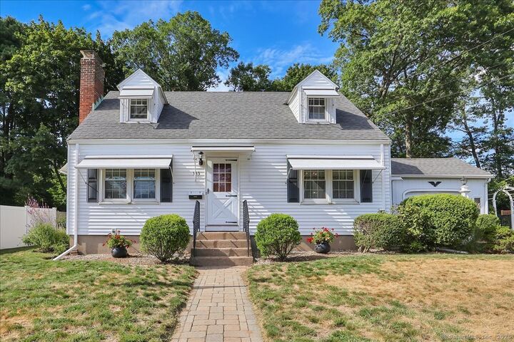 Property Photo:  333 Middle Turnpike West  CT 06040 
