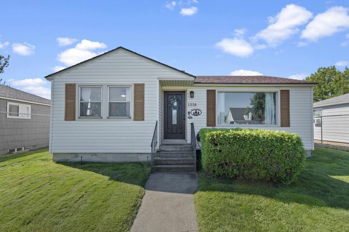 Property Photo: 1518 E Sanson Ave WA 99207