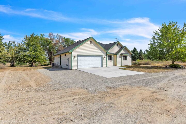 Property Photo: 3112 E Westmoreland Rd WA 99006
