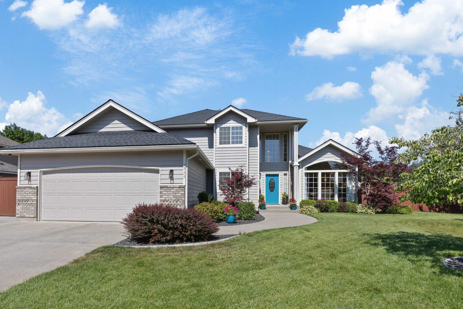 Property Photo: 1925 S Timberlane Dr WA 99037