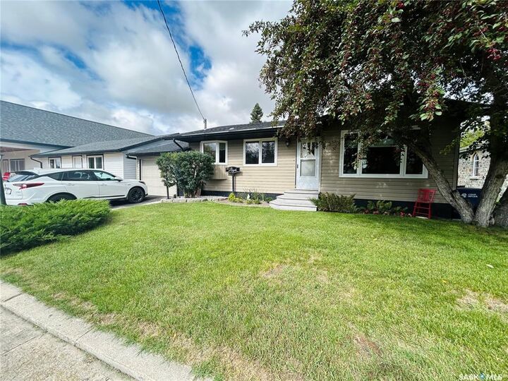 Property Photo:  314 4th Avenue  SK S0G 4Z0 