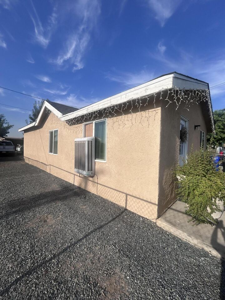 Property Photo: 1362 W Northgrand Avenue CA 93257
