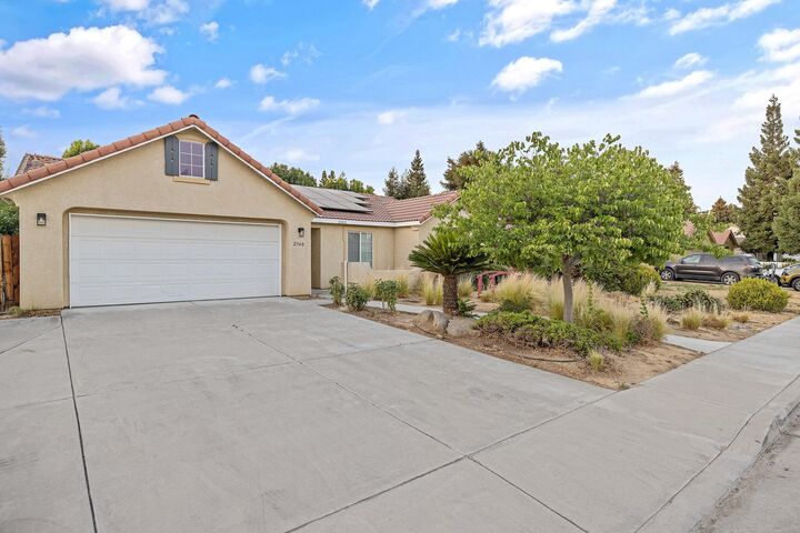 Property Photo: 2540 E Seeger Avenue CA 93292