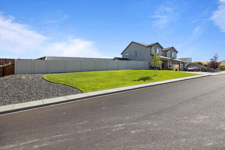 Property Photo: 4019 Queen St WA 99353