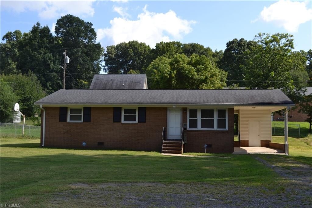 Property Photo: 709 W Academy Street NC 27025