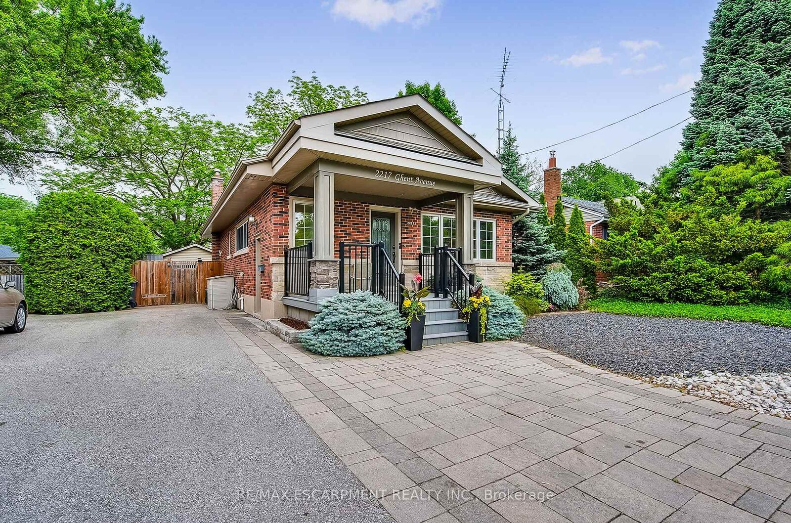 Photo de la propriété: 2217 Ghent Avenue ON L7R 1Y6