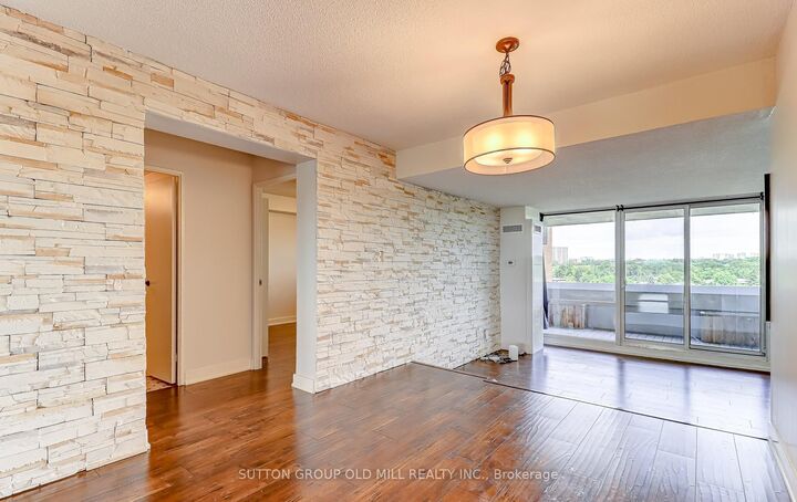 Property Photo: 250 Scarlett Road N 807 ON M6N 4X5