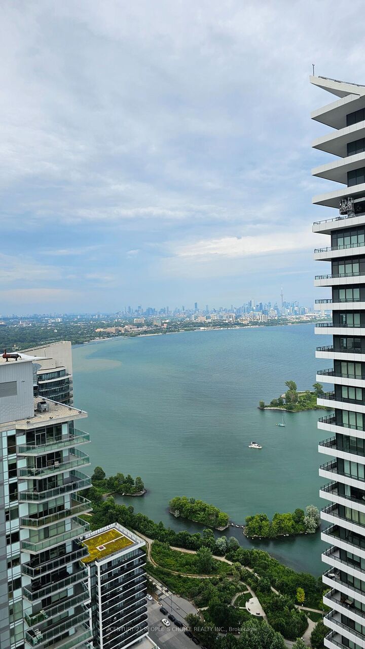 Photo de la propriété: 30 Shore Breeze Drive 4714 ON M8V 0J1