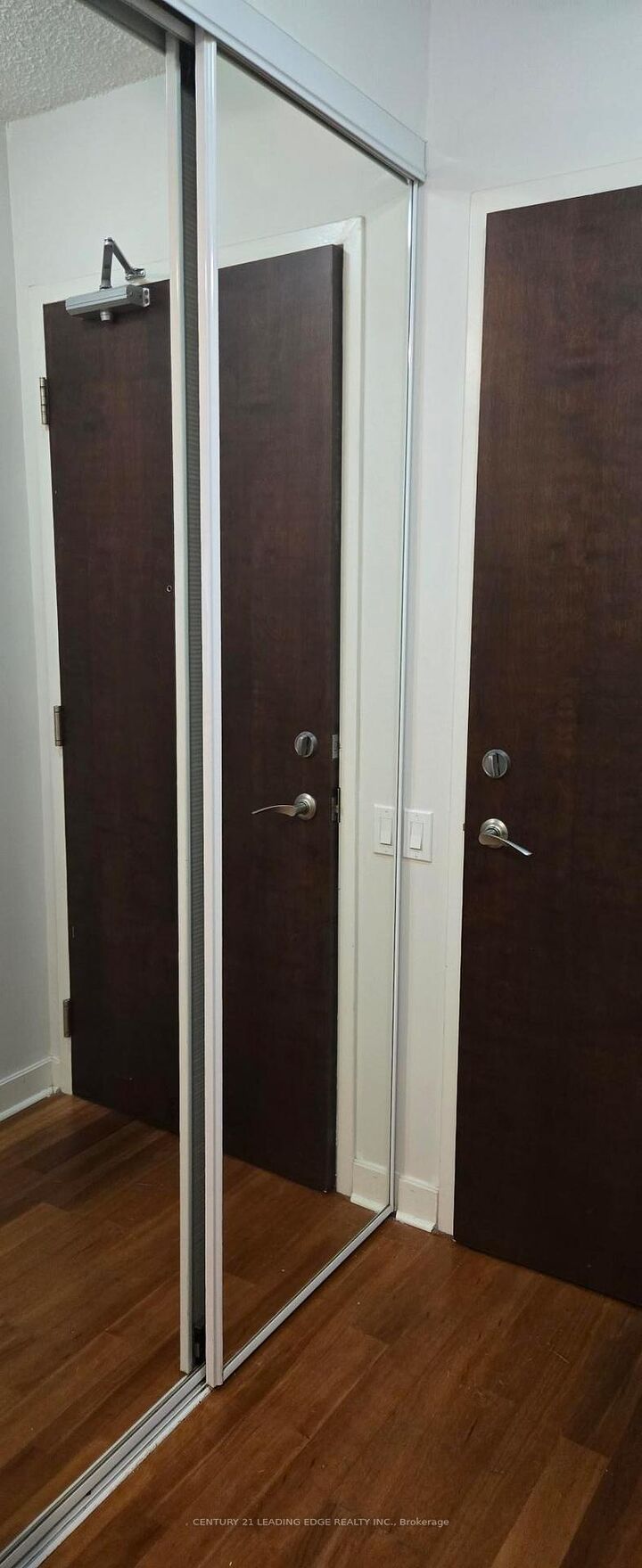 Property Photo: 85 Bloor Street E 909 ON M4W 3Y1