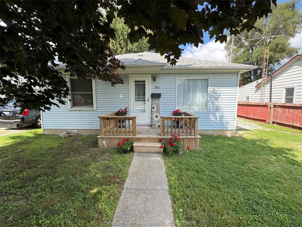Property Photo:  37 Reaume Street  ON N8A 1B5 