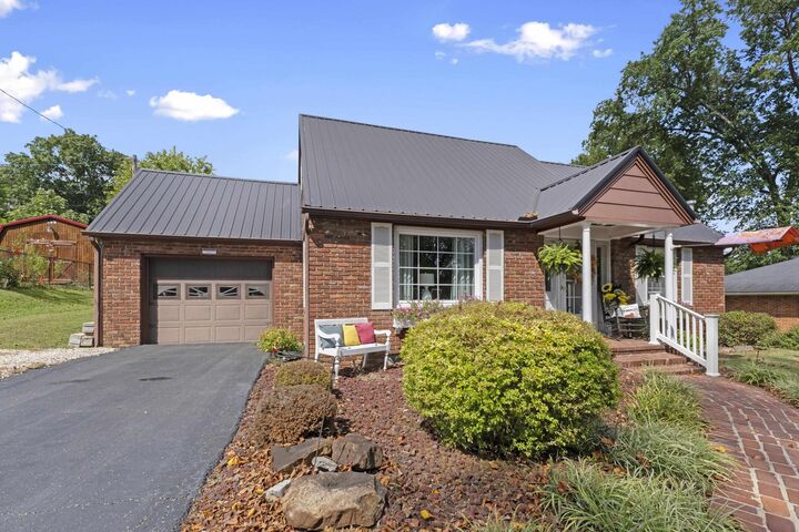 Property Photo: 212 Shady Lane KY 44143