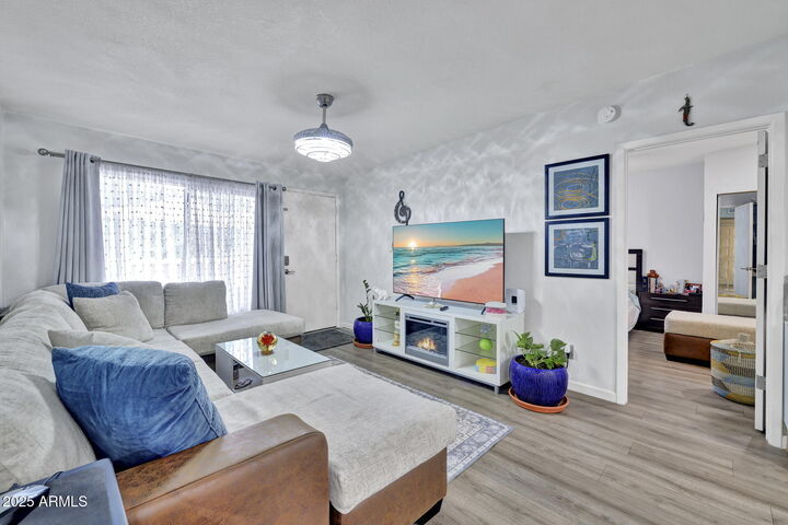 Property Photo:  5757 W Eugie Avenue 2100  AZ 85304 