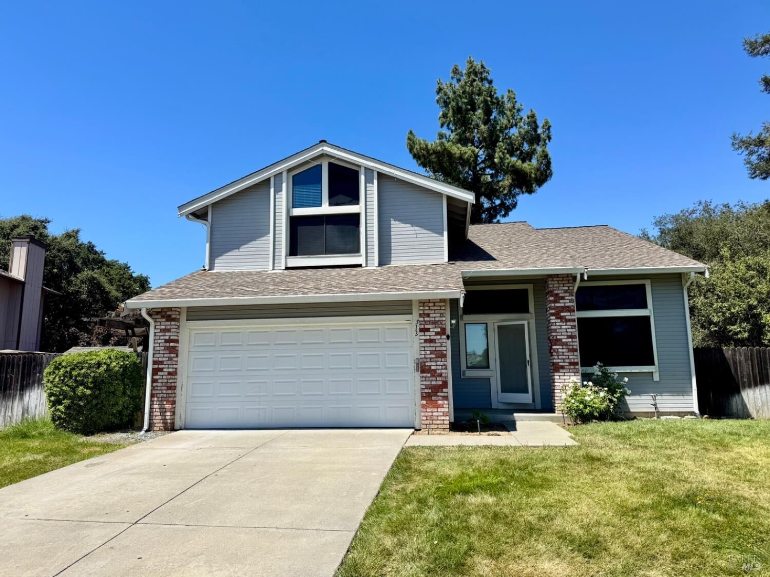 Property Photo: 512 Oakmeadow Court CA 95687