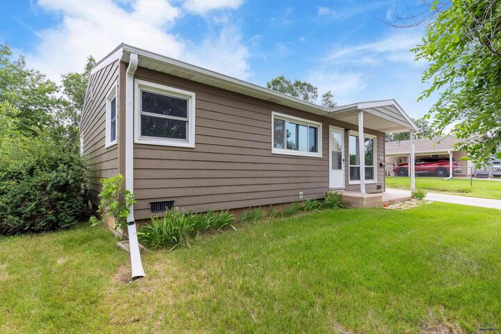 Property Photo: 1055 E Ohio SD 57701
