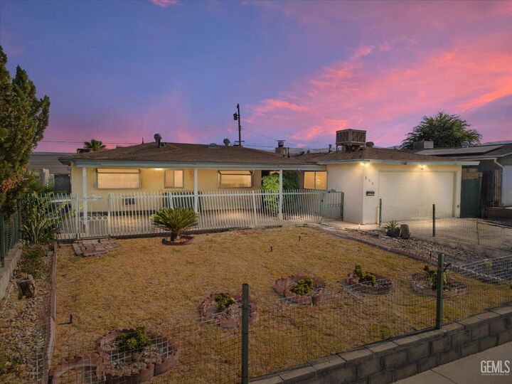 205 Suzanne Lane  Taft CA 93268 photo