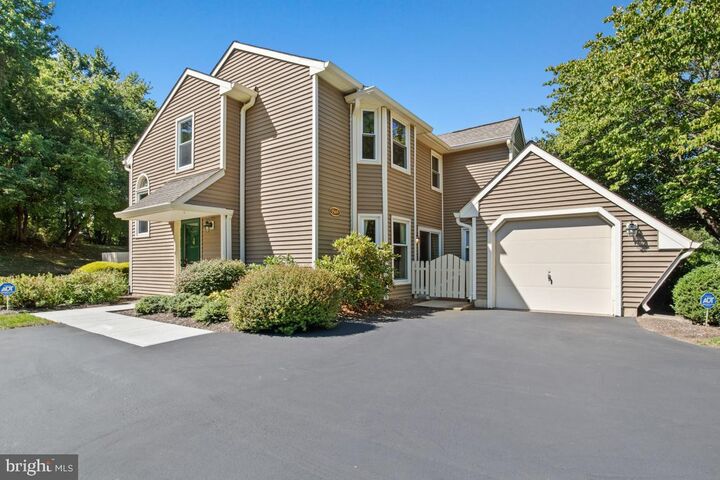 Property Photo: 1569 Applewood Circle PA 19067