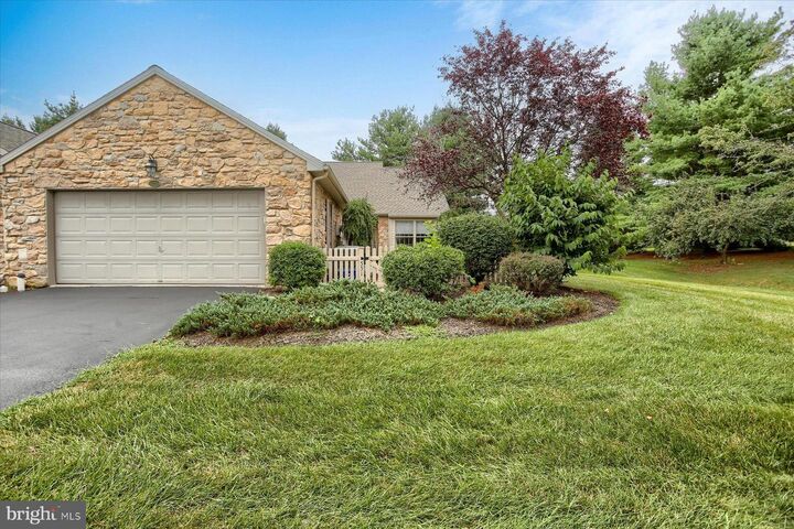 Property Photo: 551 Farmhouse Lane PA 17036