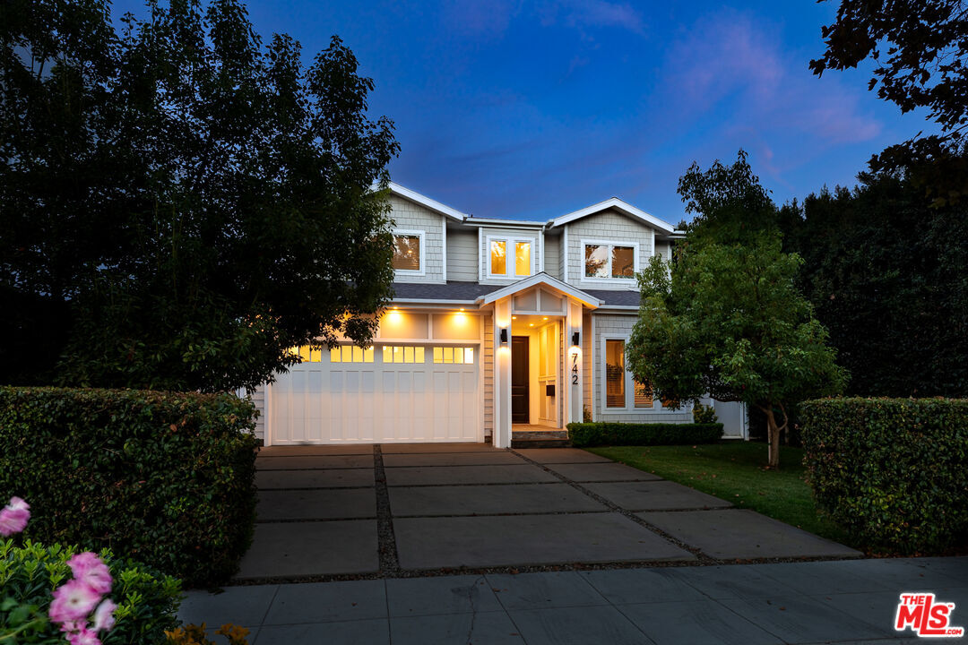 Property Photo: 742 N Detroit St CA 90046