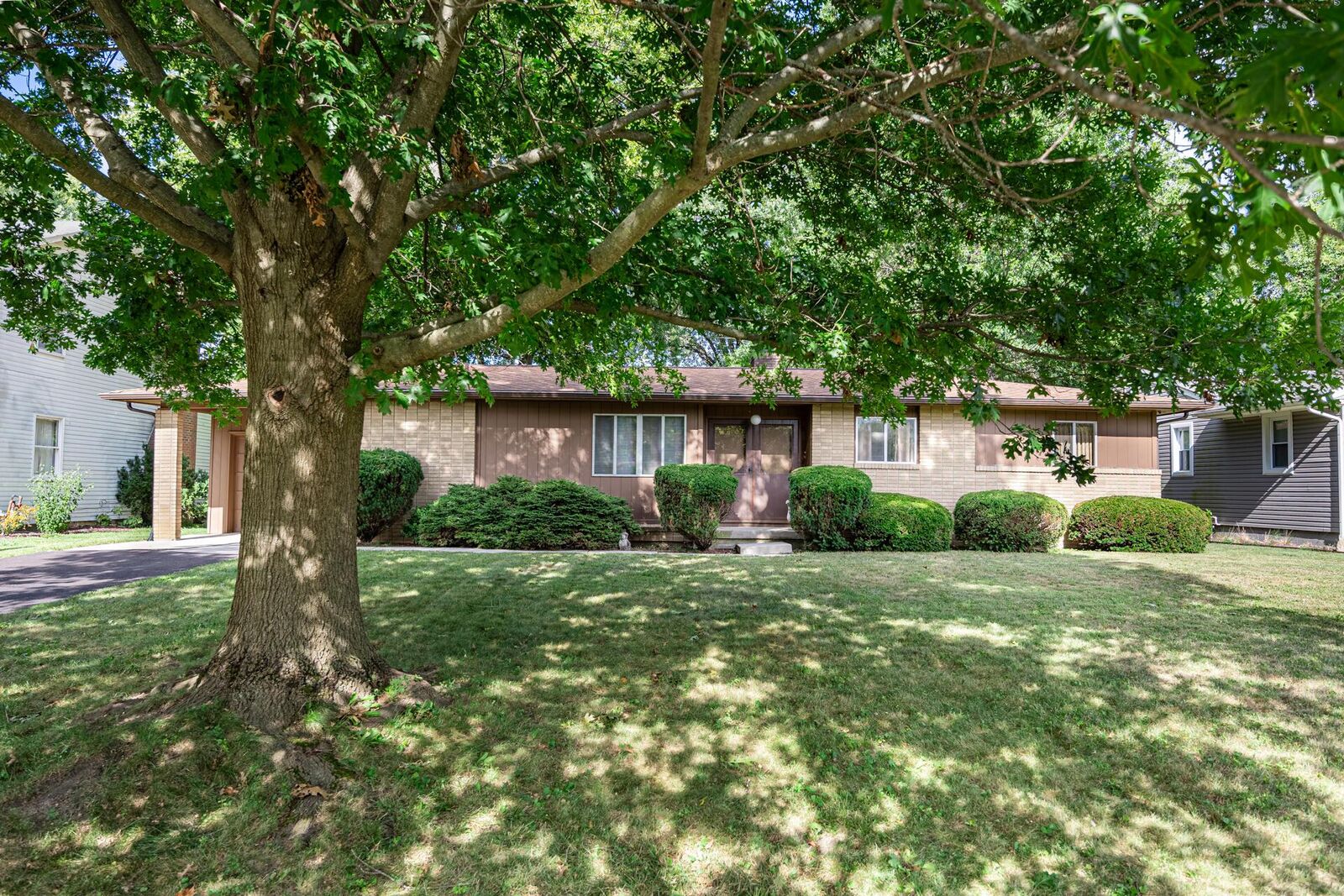 Property Photo: 324 Hickory Lane OH 43015