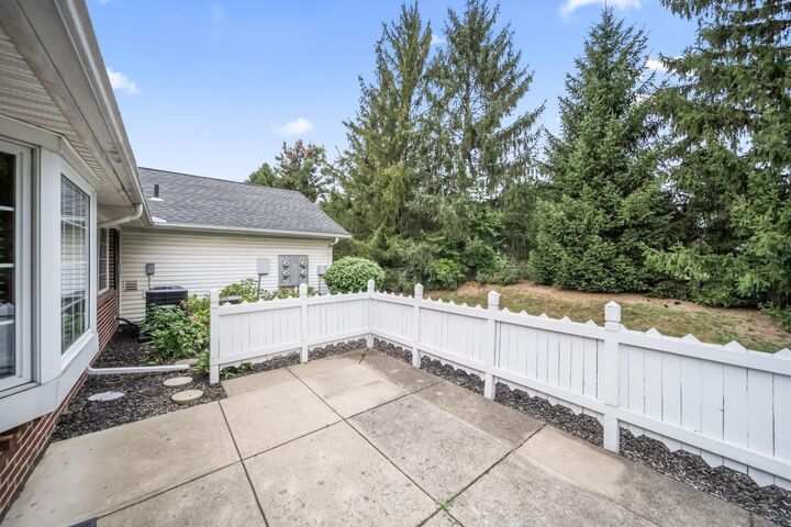 Property Photo: 4468 Harrods Street OH 43125