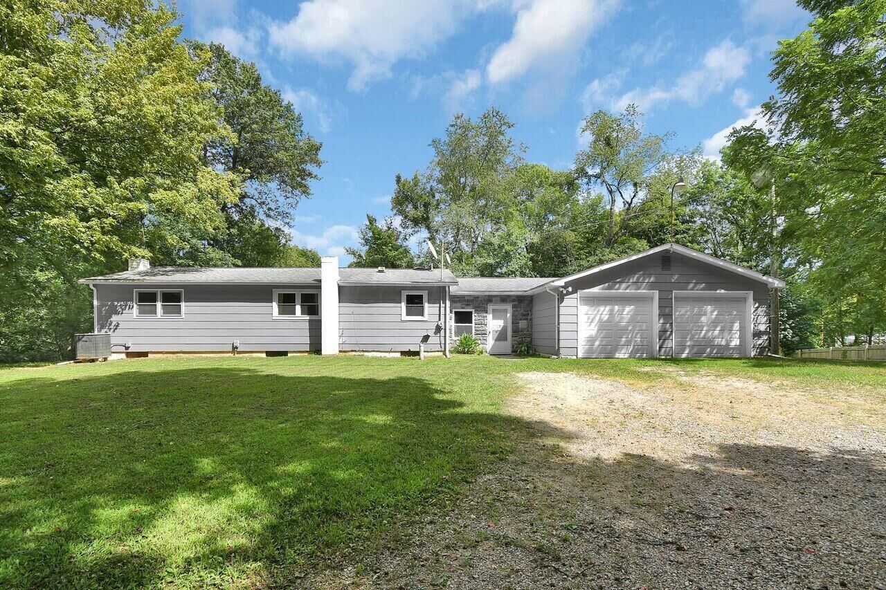 Property Photo: 2604 Sleepy Hollow SE Road OH 43056